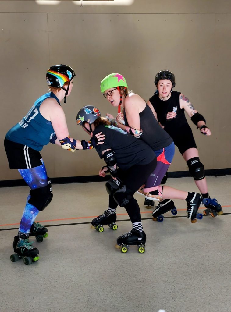 SSRD pack attempting to block the jammer in a team scrimmage